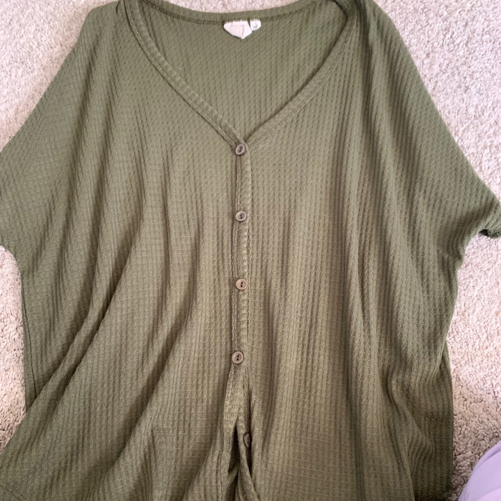Green shirt w buttons
